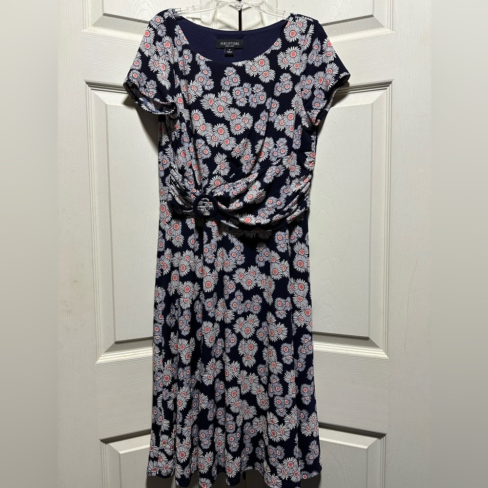 PerceptionsFloral Navy Dress size medium textured pattern.